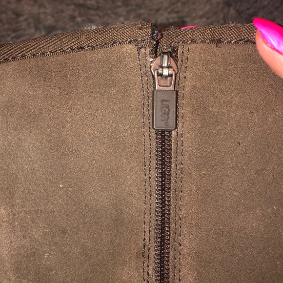 BROWN UGG BOOTS - Picture 5 of 5